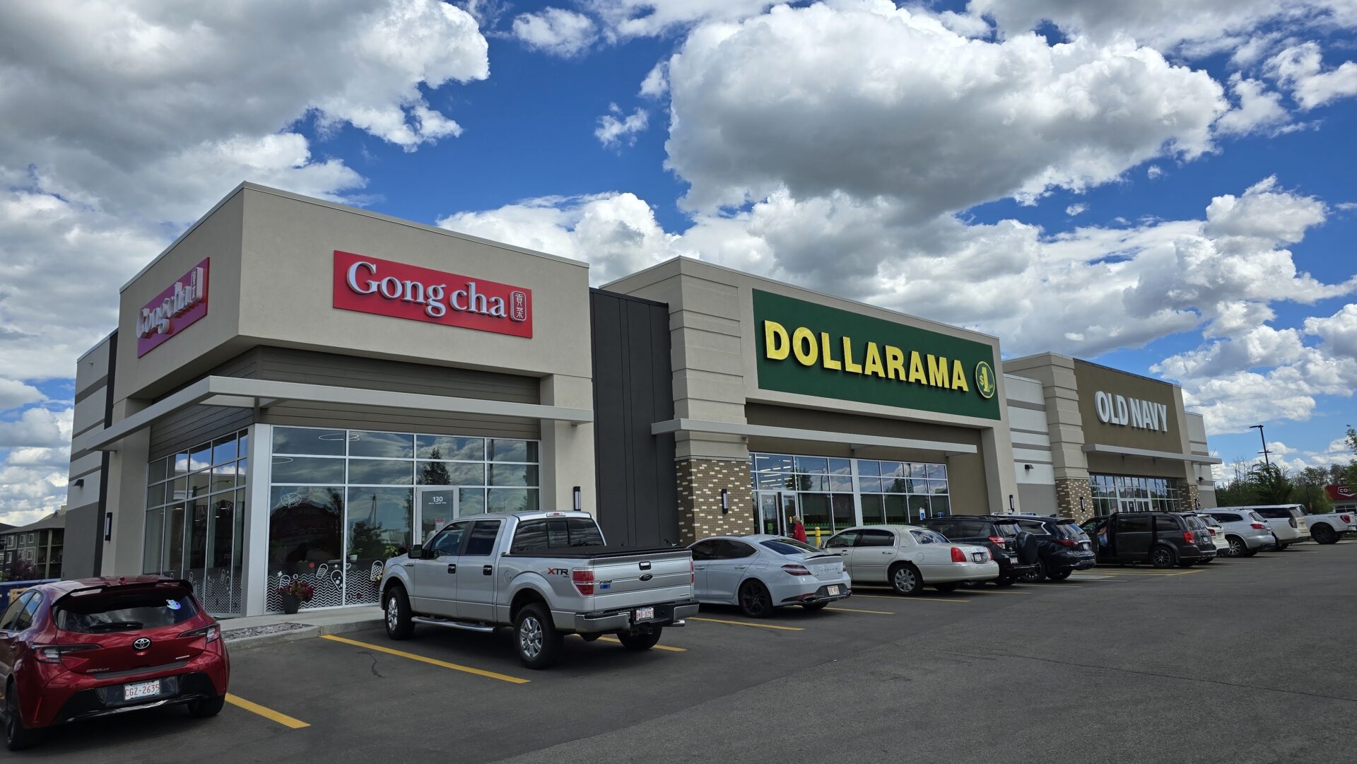 Gong Cha, Dollarama, Old Navy 1